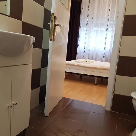 Modern Studio Old Town Apartment *